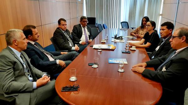 Mario Roma (esq.) em reunião no Ministério do Turismo (ASSECOM / PMCR)