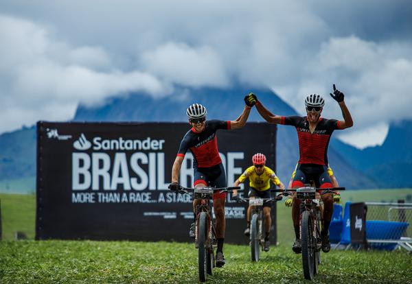 Novatos na Brasil Ride Bahia, Gustavo Xavier e Alex Malacarne vencem etapa pela primeira vez