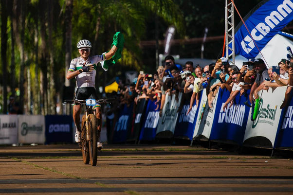 Brasil brilha na abertura da CIMTB em Araxá (MG)