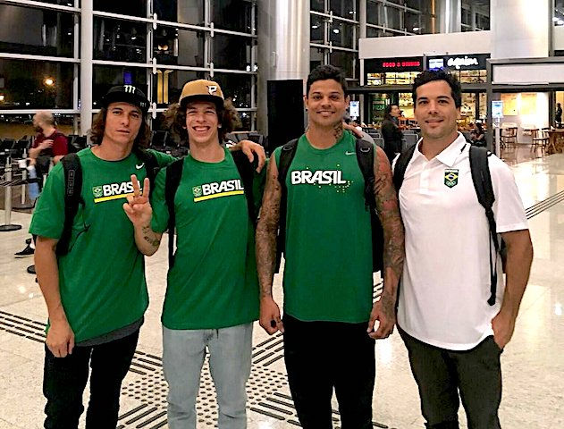Seleção de BMX no embarque para Hiroshima / Divulgação