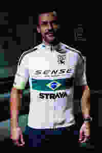 Fred com a camisa da pedalada / Reprodução Twitter Fred Guedes