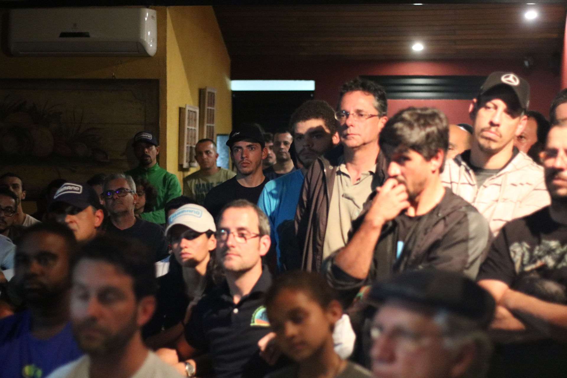 Expectadores lotam o salão