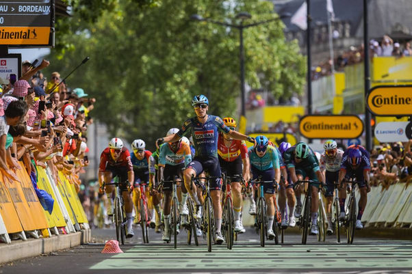 Tim Merlier vence em Bordeaux, Pogacar mantém a liderança do Tour de France