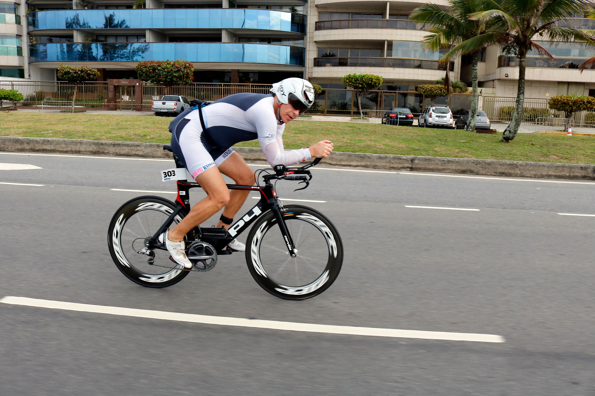 Triatleta no pedal