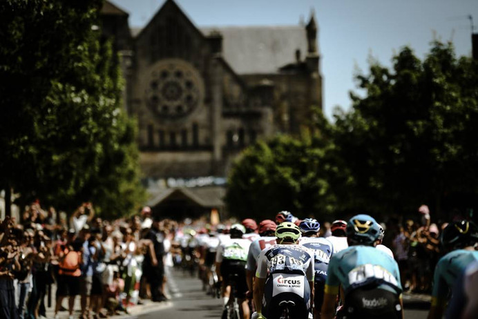 Tour de France: Alaphilippe, dono da Camisa Amarela, trabalhou para vitória de Elia Viviani, na quar