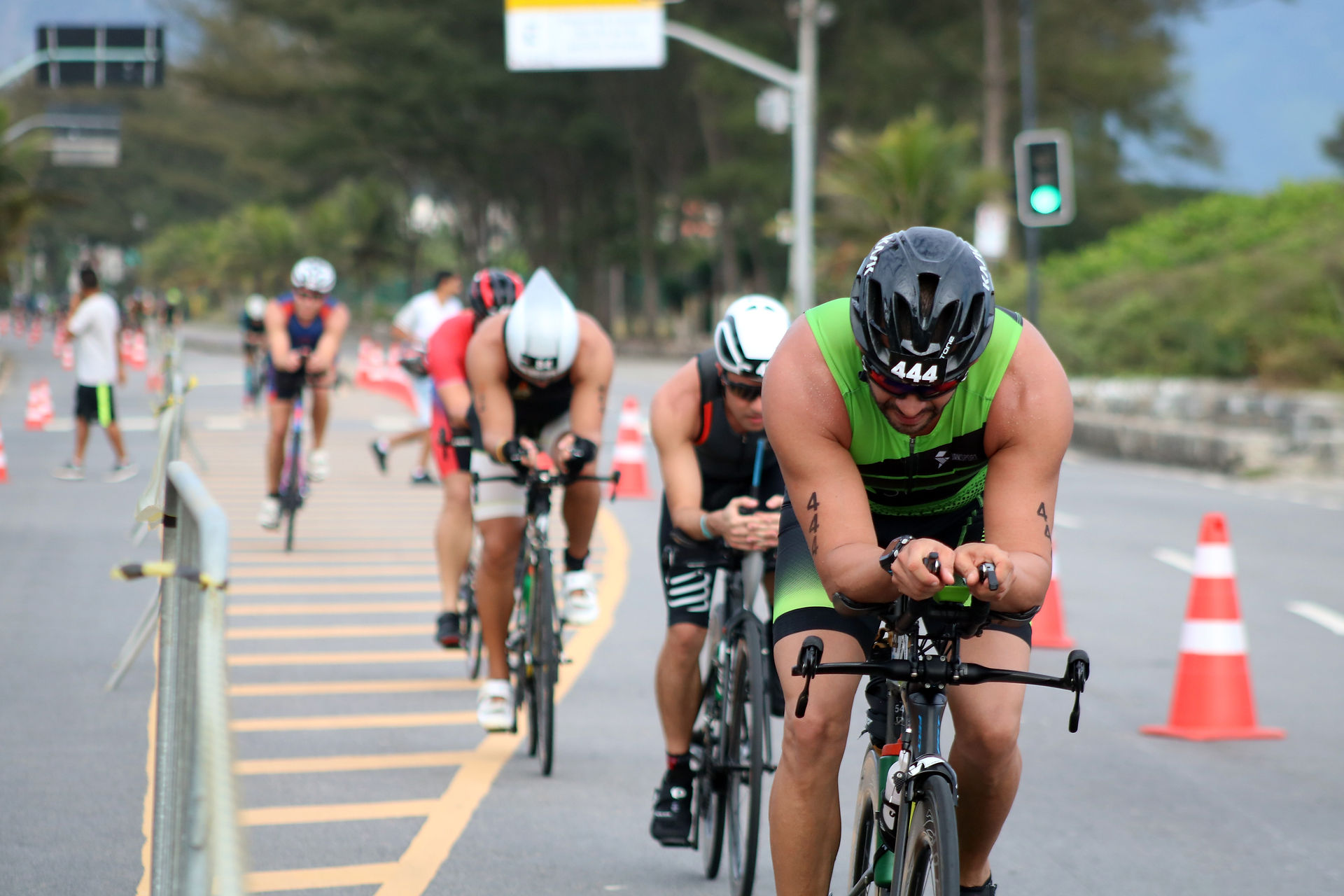 Triatleta no pedal