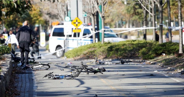 Tragédia em NY: motorista atropela e mata oito pessoas em ciclovia