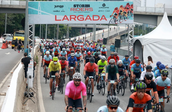 Storm Riders tem percurso inédito na avenida Pacaembu, em São Paulo, neste domingo