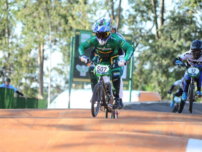 Bruno Cogo e Maitê Barreto conquistam o Campeonato Brasileiros de BMX Racing 2021