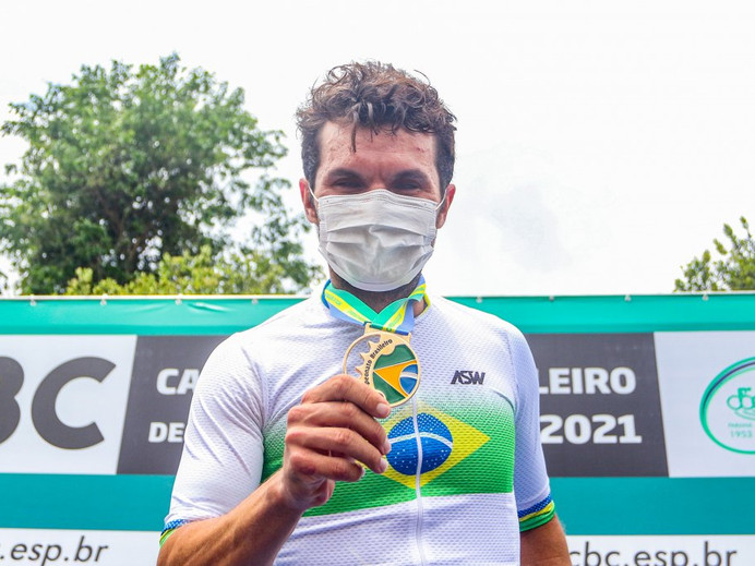 Kleber Ramos (Elite) e Igor Molina (Sub-23) são os campeões brasileiros de Ciclismo de Estrada