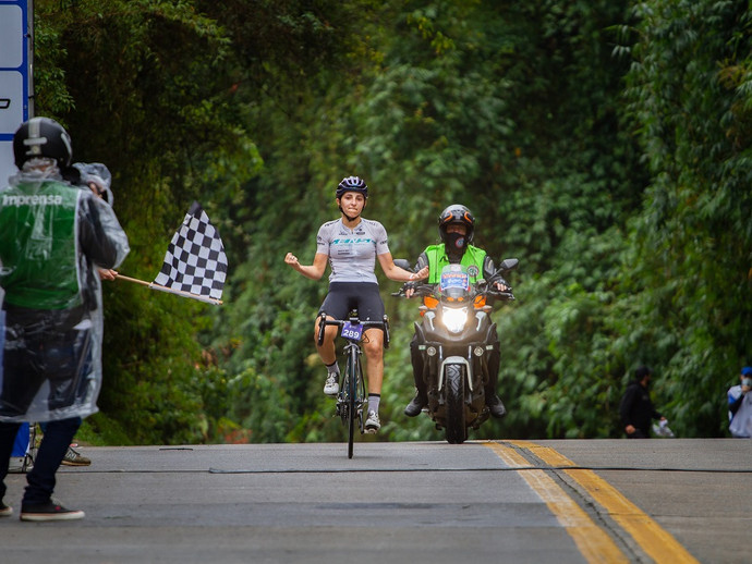 Circuito Grangiro: Giuliana Morgen vence outra vez, só que no ciclismo de estrada