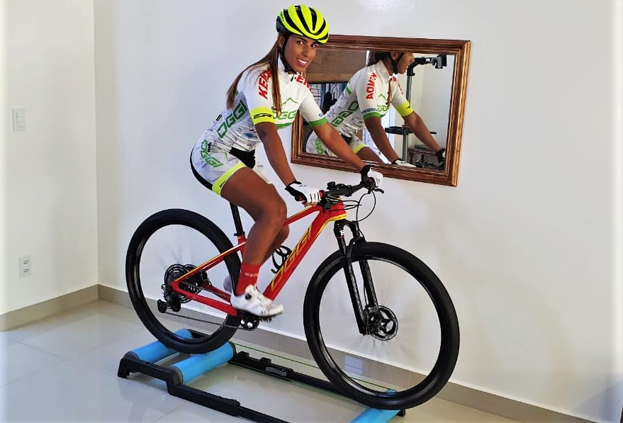 Paula Gallan treinando em casa / Divulgação