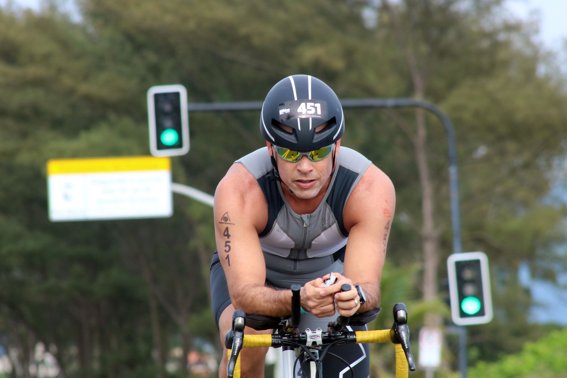 Triatleta no pedal
