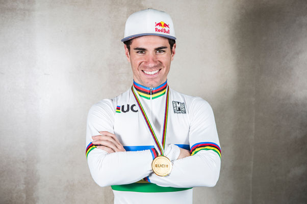 De volta ao Brasil, Henrique Avancini fala sobre conquista do Mundial de Maratona e preparação para 