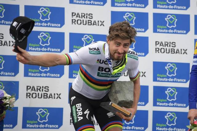 Sagan e o lendário troféu da Paris-Roubaix / @A.S.O - Pauline Bellet