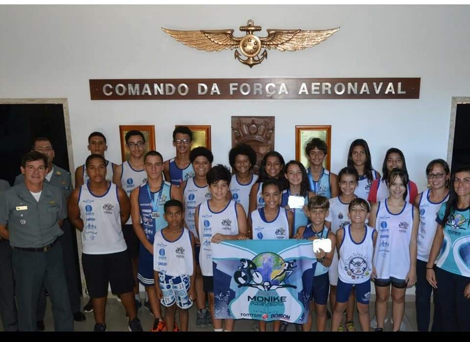 Alguna alunos do projeto na base militar / Divulgação