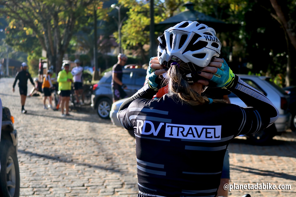 Ajustando o capacete / Márcio de Miranda - Planeta da Bike