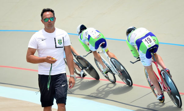 Técnico da Seleção Brasileira de Pista comanda curso para treinadores no México