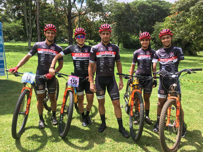 Equipe Corinthians Audax capitaneada por Raiza Goulão, faz bonito na CIMTB de Araxá