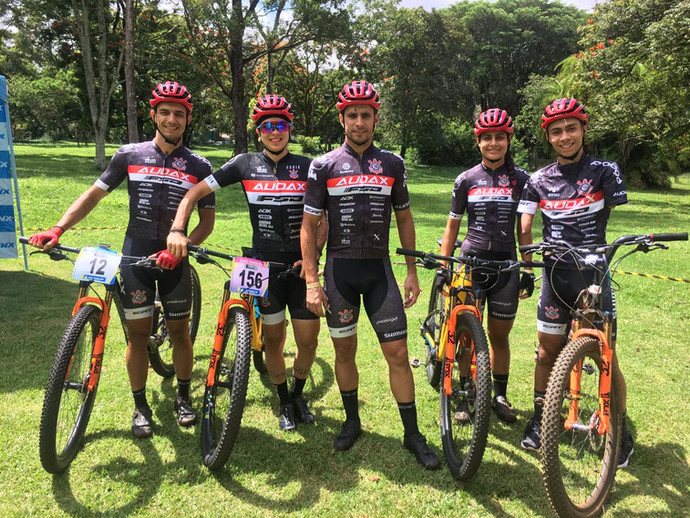 Equipe Corinthians Audax capitaneada por Raiza Goulão, faz bonito na CIMTB de Araxá