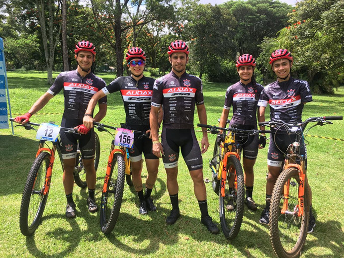 Equipe Corinthians Audax capitaneada por Raiza Goulão, faz bonito na CIMTB de Araxá
