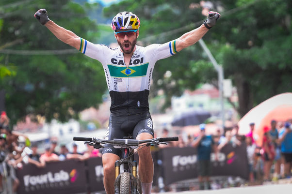 Avancini celebra as primeiras vitórias no retorno ao time Caloi