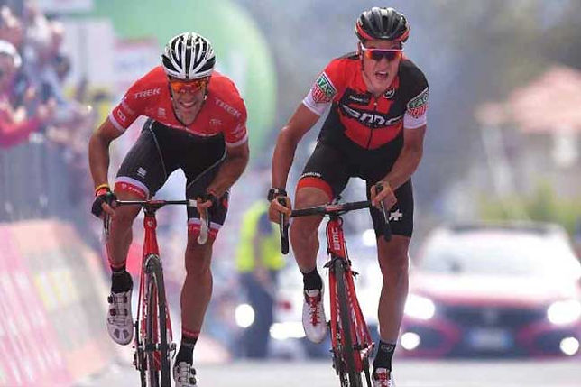 Silvan Dillier sprinta contra Jasper Stuyven / TDWSport.com