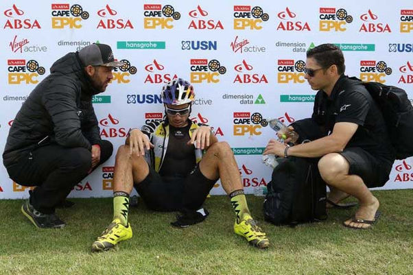 Cape Epic: Avancini fura pneu duas vezes e cai para terceira colocação geral