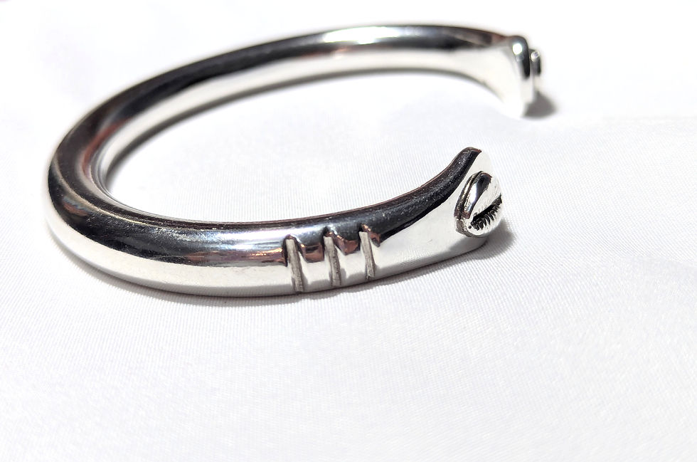 Thumbnail: BS44 STERLING SILVER Cowrie Shell BRACELET.40000