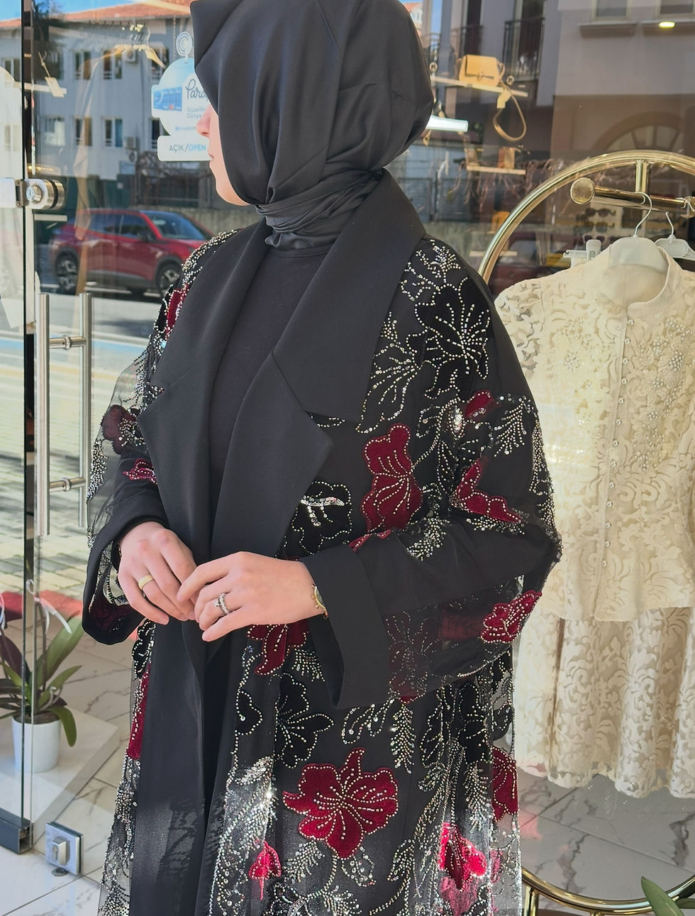 Küçük resim: Çiçekli abaya