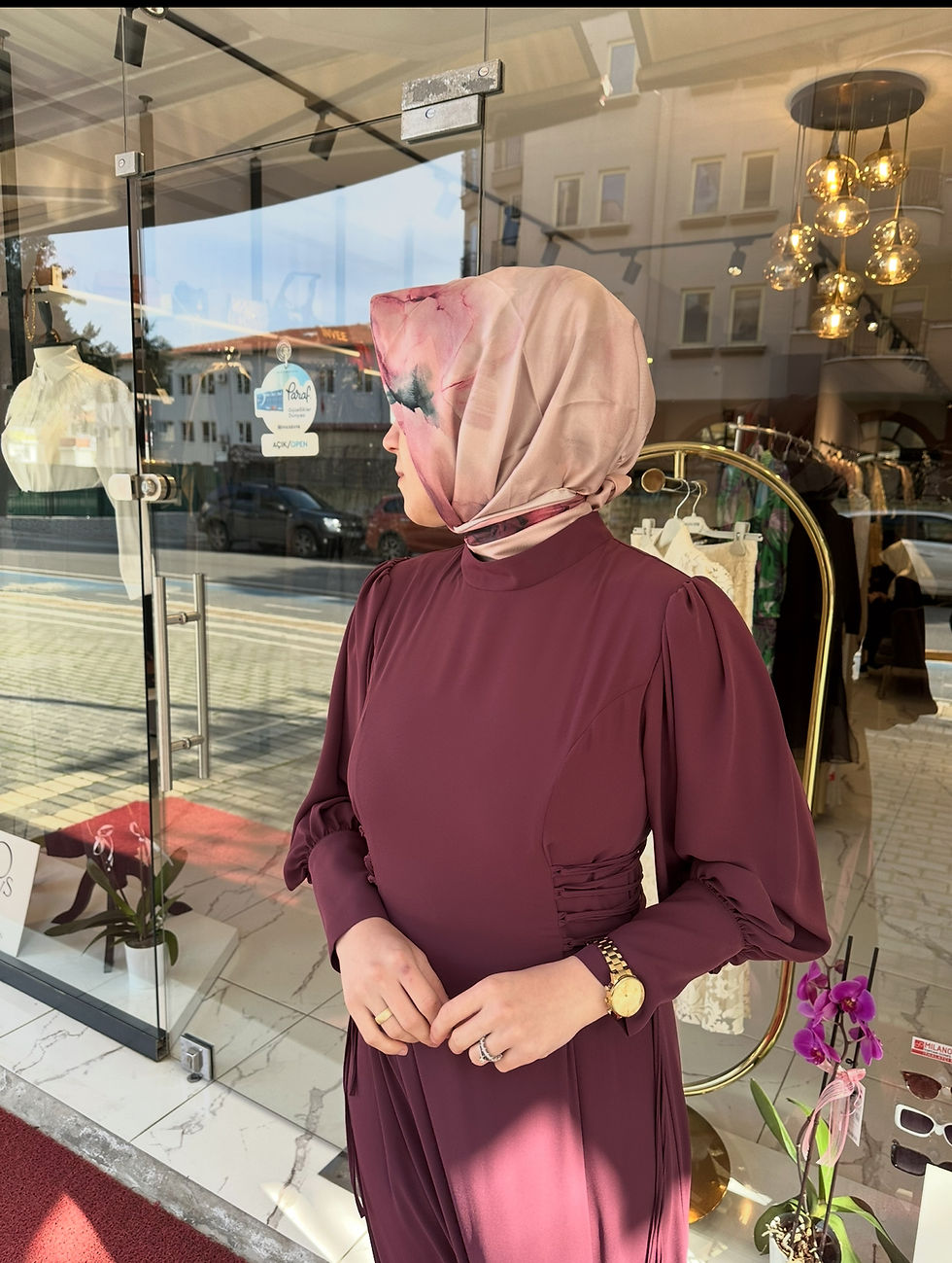 Küçük resim: Selviçetin elbise