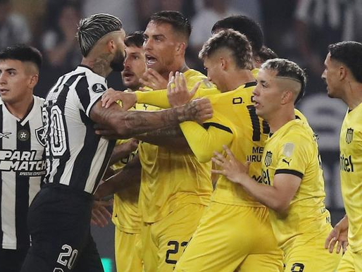 "Libertadores: Em jogo com inicio Turbulento, Botafogo goleia o Peñarol e leva uma vantagem super satisfatória para o segundo jogo."