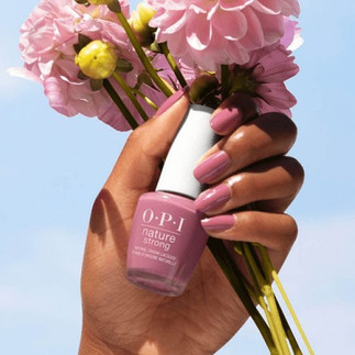 At Paint Box Miami, we believe in offering beauty without compromise through our range of vegan nail products. With an increasing focus on ethical beauty choices, many clients are seeking cruelty-free nails that not only look fabulous but are also good for the environment.
