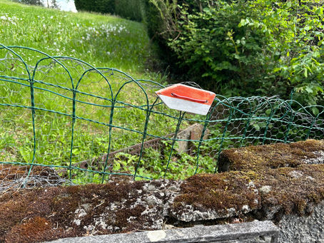 A red and white GR marker on the Via Podiensis, GR65