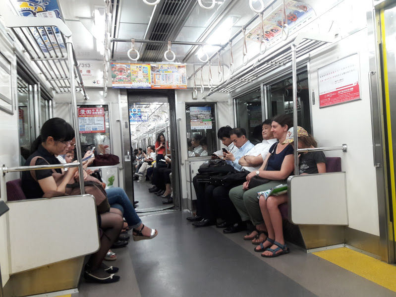 נסיעה ברשת רכבות המטרו בטוקיו- נסיעה יעילה, נוחה וזולה יחסית