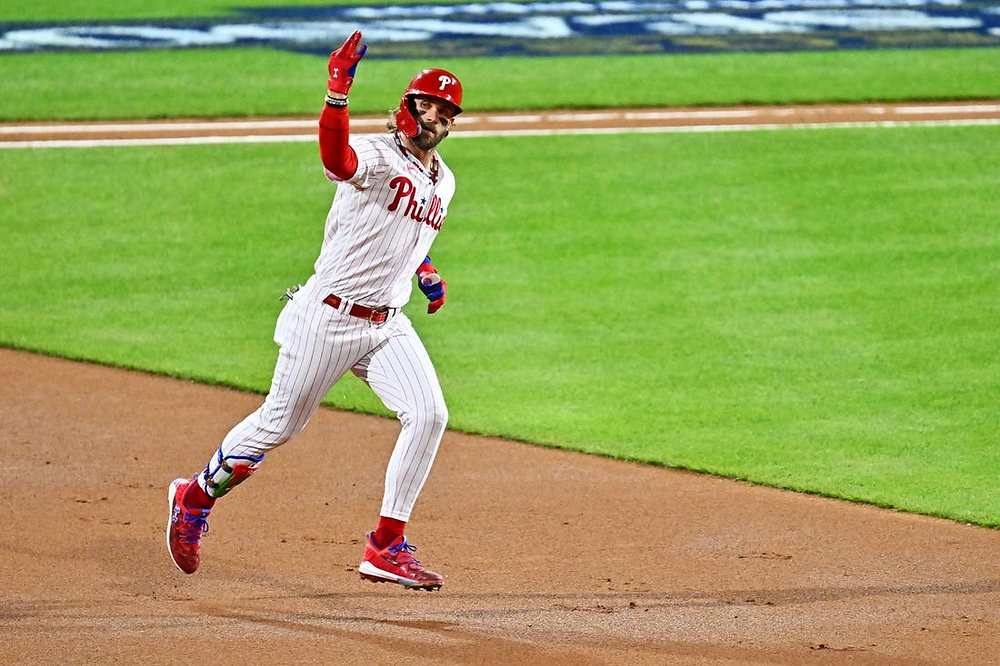Phillies’ Bryce Harper swings to World Series MVP favorite