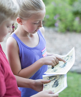 Kinder lesen Schatzkarte