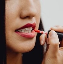 KLUB IKOON koffiebar beautybar Hove nagels manicure pedicure make-up haar gezichtsbehandeling wax