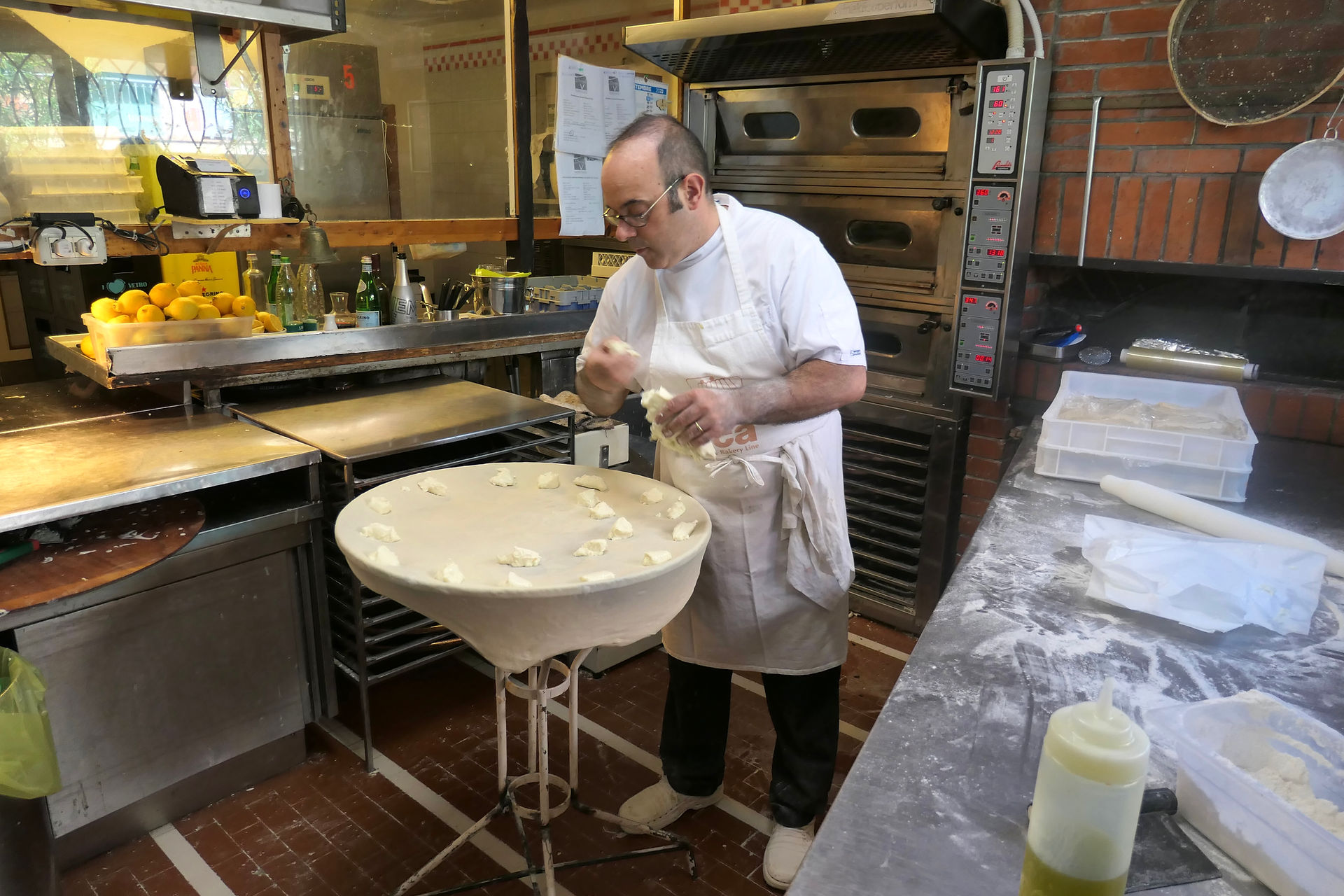 making focaccia di Recco