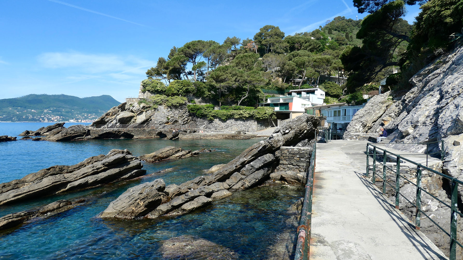 path along the rocks above the sea in Zoagli