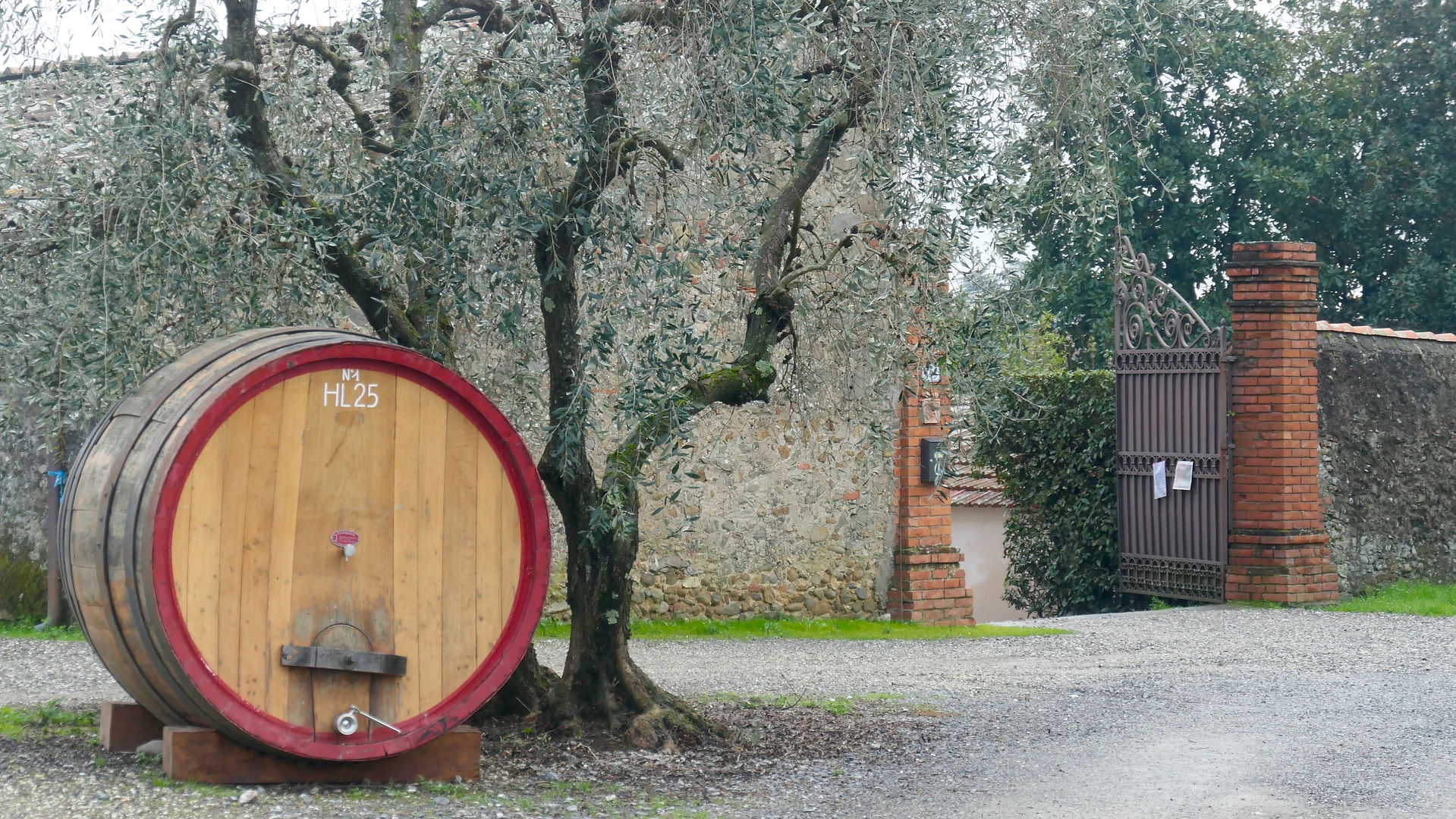 entrance to La Badiola near Lucca
