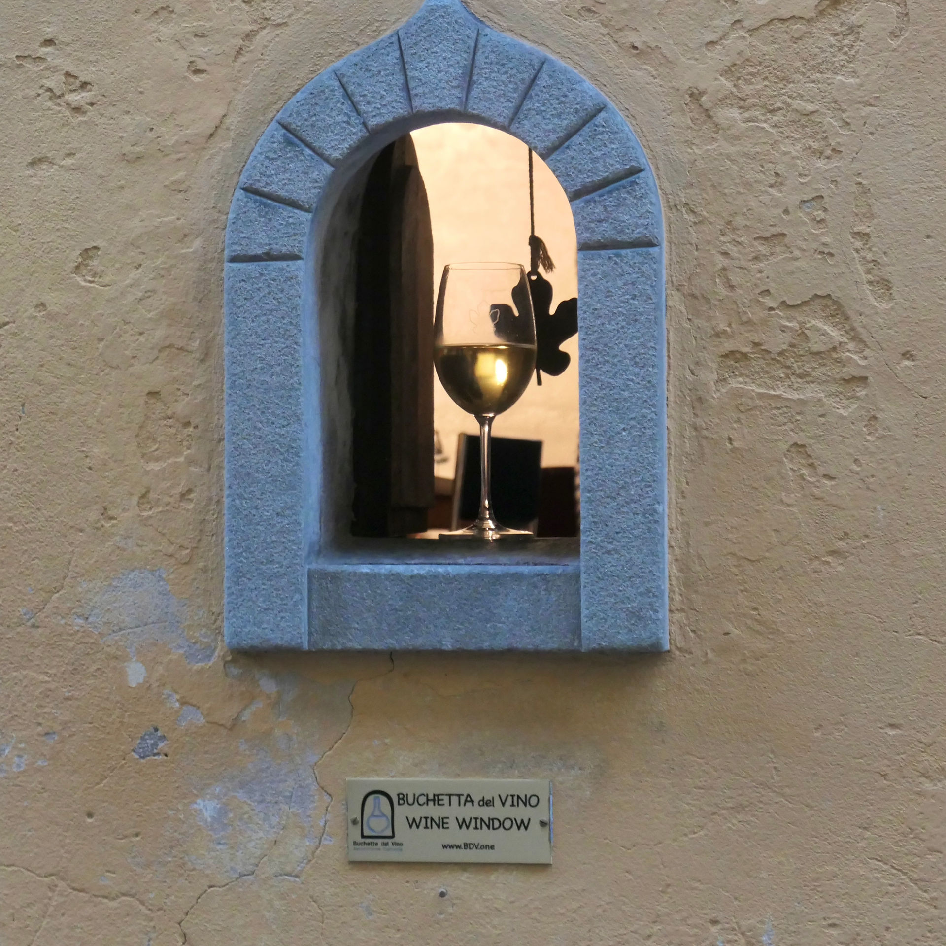 florence wine window