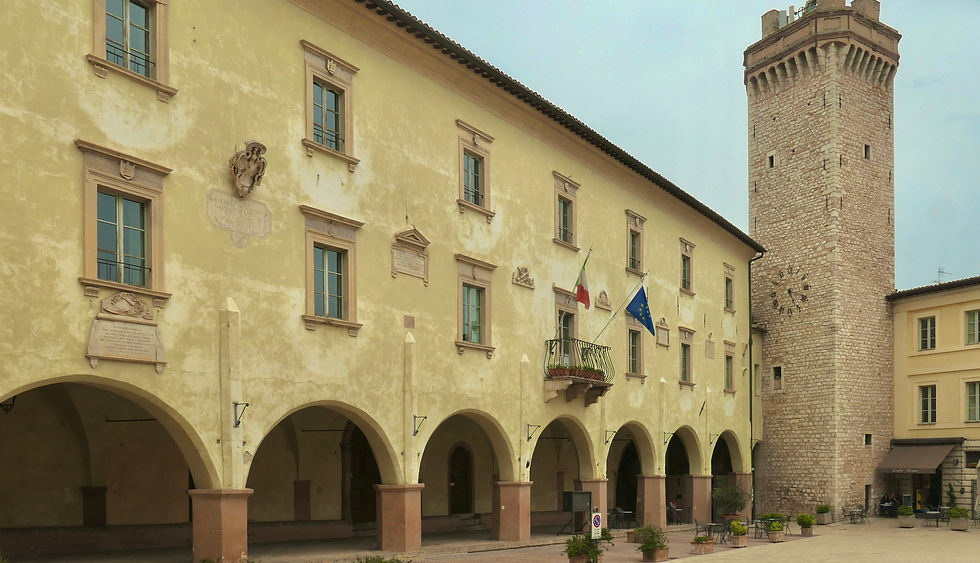 Piazza Mazzini, Trevi