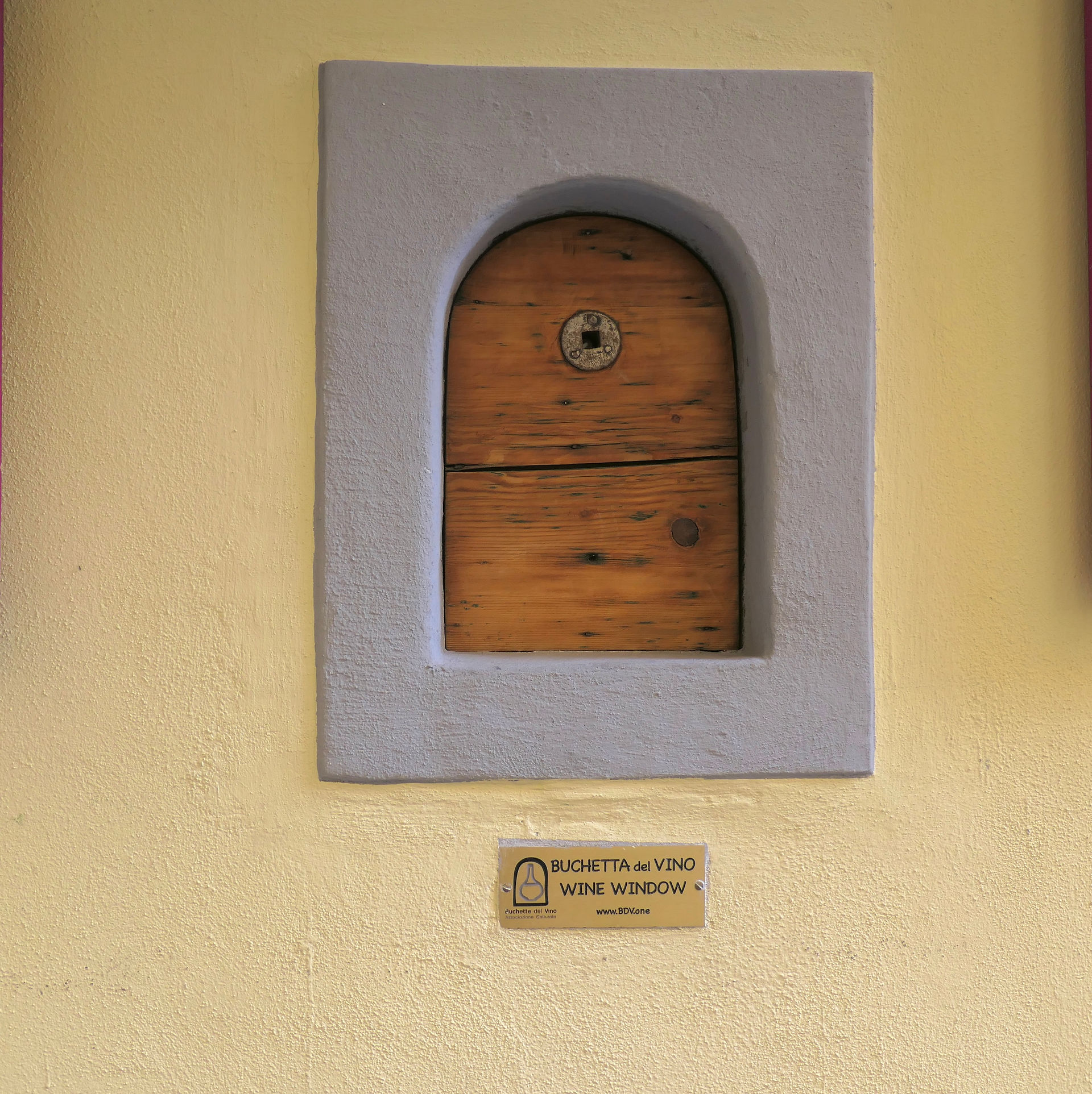 florence wine window