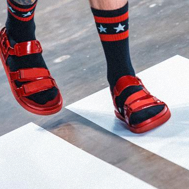 未解決的時尚抉擇
「着涼鞋要唔要着襪?」