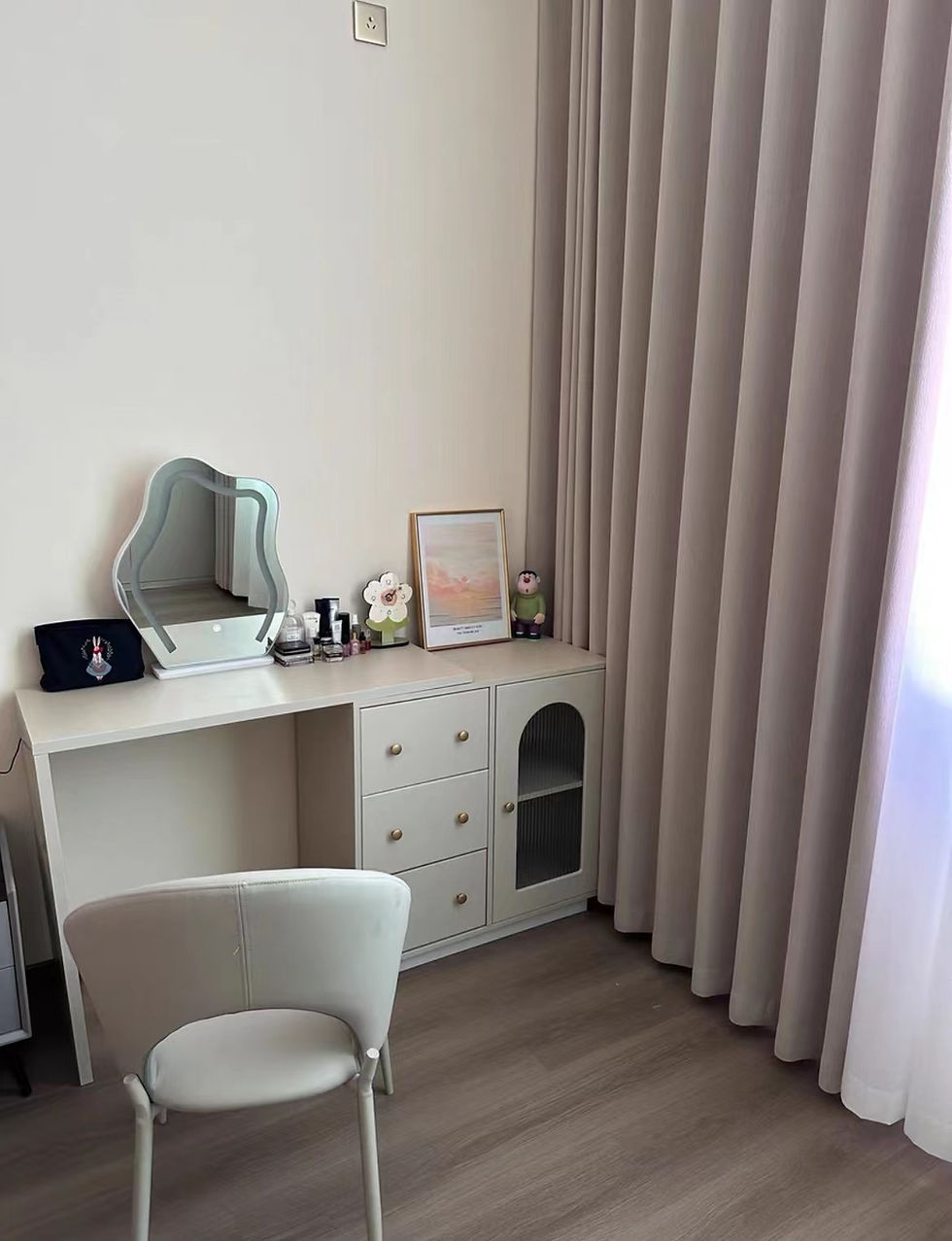 縮圖：伸縮梳妝台 現代簡約款大容量儲物  *包運費固定尺寸