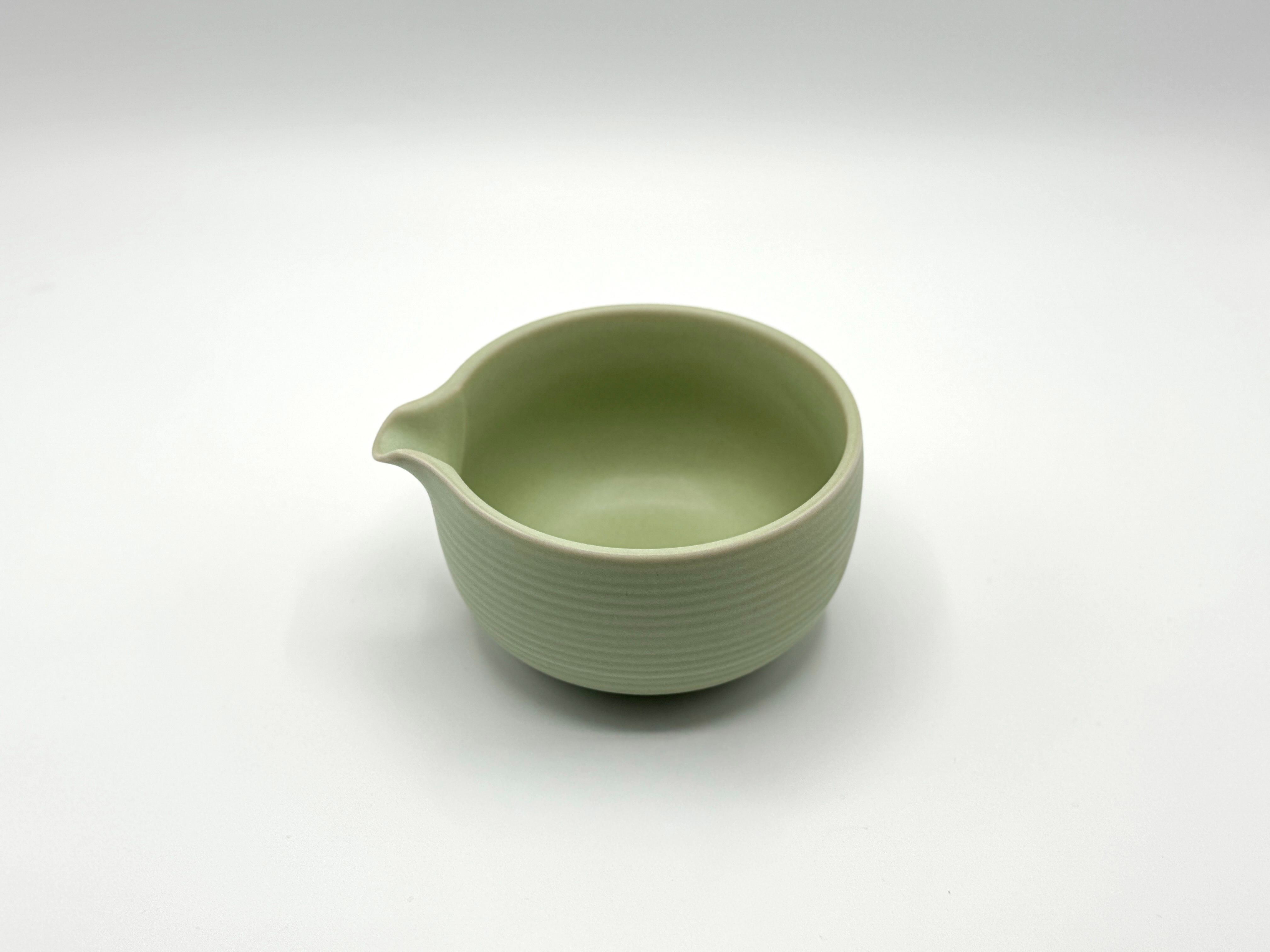 Pale Celadon Ceramic Tea Bowl with Crackle Glaze 淡青釉開片茶碗