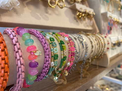 Passendes Armband für das Outfit - das gibt es im GOODS im Oberstaufen.