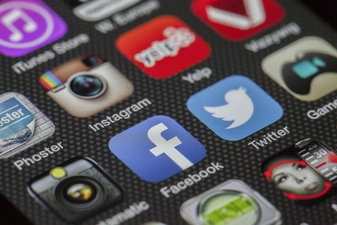 Social media apps for air charter brokers - Connect with operators, brokers, and clients on LinkedIn, Facebook, Twitter, Whatsapp and Instagram