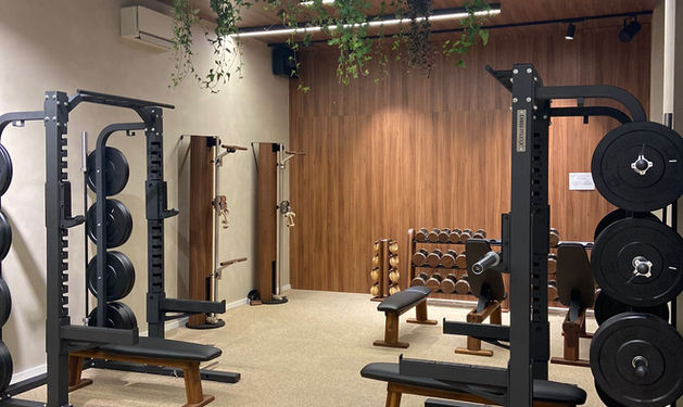 Flooring for strength areas and intensive use machines in spotted eco colors